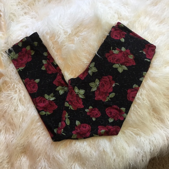 LuLaRoe Pants - LuLaRoe Leggings ~ TC ~ Black ROSES Crackle print